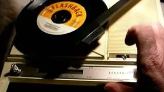 Проигрыватель пластинок GE AM FM 1968 года на батарейках