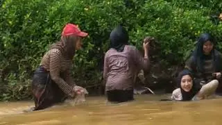 HABIS AKTIVITAS DI SAUNG SAWAH PULANGNYA MANDI BARENG DIKALI