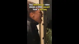 Women sings 