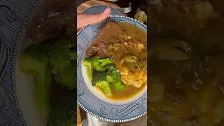 Тушеные стейки в мультиварке и мини-пироги с орехами пекан на двоих! Любимые блюда Мартина Лютера...