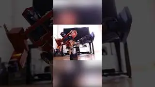 Optimus Prime Teaches me how to Transform! #optimusprime #transformers #robosen #fun #funny #shorts