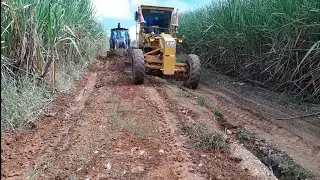 Estrada  muita erosões recuperação cascalho  motoniveladora 120k/patrol/retroescavadeira/rolo/pipa