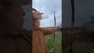 как стреляют из лука калмыки?
