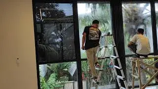 pemasangan kaca film gedung di bali #kacafilmbali #kacafilmgedungbali #kacafilmrumah #sandblastbali