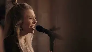 U bent hier (live) - Sela