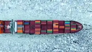 The container ship passes through the ice. Marine logistics.