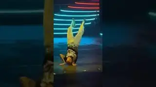 CHRIS BROWN-DRUNK TEXTING DANCE LIVE