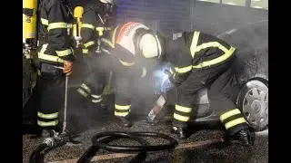 ✅  In der Wendenstra&szlig;e in Hamburg sind am Montag gleich drei parkende Fahrzeuge in Brand geraten. Na