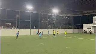 Kevin jogando futebol na escolinha Furac&atilde;o palho&ccedil;a