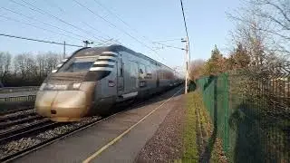 Passage en gare de Saint-Jacques de la Lande de l'UM3 ZTER Breizhgo à destination de Quimper