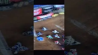 Диган стартует в главном заезде 250 #yamaha #supercross