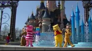 Disneyland 2017 - Mickey présente Joyeux anniversaire Disneyland Paris