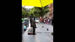 Floating Street performer Toulouse
