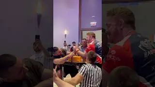 Ryan Bowen vs Artem left arm 105kg! #armwrestling #armwrestler #eastvswest #ryanbowen