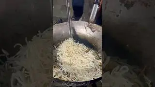 | Street Style Chicken Chowmein Making🤤 | Street Food |#chowmein #noodles  #shorts #youtubeshorts