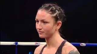 Amanda Kelly vs Julie Kitchen - Muay Thai In America