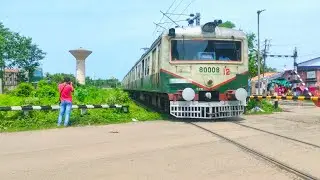 Sealdah Staff Special Train Rushing Towards Majerhat ||| Staff Special Train.