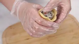Cantonese style five kernel moon cake with Hauswirt appliances Air Fryer Oven