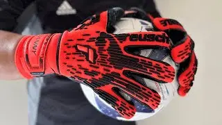 Reusch ATTRAKT FREEGEL FUSION ORTHO-TEC GOALIATOR ELECTRIC RED Goalkeeper Gloves