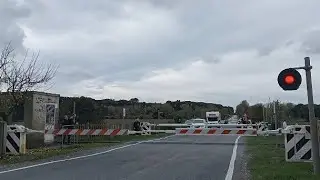L'unico treno a passare da questo passaggio a livello!
