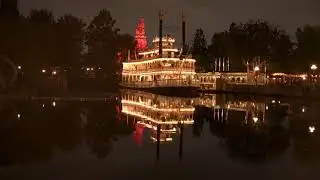 Disneyland MARK TWAIN RIVERBOAT on the Rivers of America at night 4k