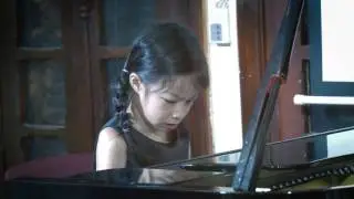 Th&aacute;i Anh performance at Spring 2017 concert