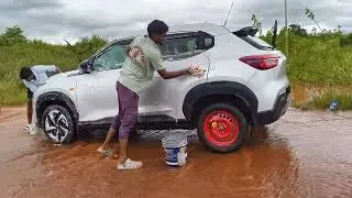 ಗುಂಡಾ ಕೆರೆ ಹತ್ತಿರ ಕಾರು ತೊಳೆಯುತ್ತಿರುವ ದೃಶ್ಯ. 