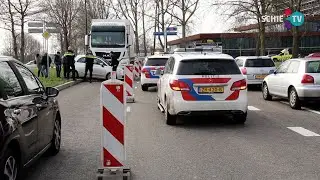 SCHIE TV: Vrachtwagen schept personenauto op Hargalaan