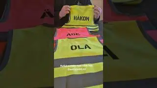 Refleksvest med navn . #personliggave #eventyrprint#barnehage #familie