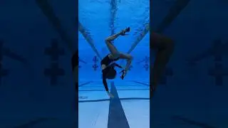 Back flip into split UNDERWATER 🤸🏼&zwj;♂️ #acrobatics #underwater #gymnast #pool