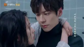 perfect and casual loving together,perfect and casual kiss,perfect and casual romantic scene