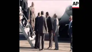 SYND 18 11 77 EGYPTIAN DELEGATES ARRIVE PRIOR TO PRESIDENT SADAT'S VISIT