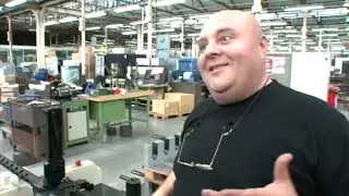 Giovanni le pere de-famille qui fabrique des armes