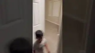 Сын говорит отцу, что слышит что-то в его комнате, а потом происходит это #шорты