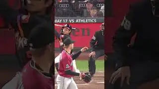 Jung Hoo Lee homers on Korean Heritage Night at Oracle Park!