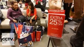 Chinese customers hunt for deals online