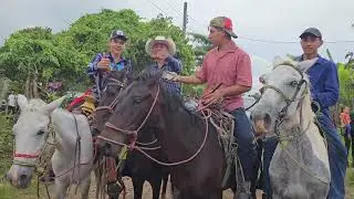Jinenetes J&oacute;venes en Carrera Por Cintas