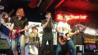 Elise Cries - Run Away (Rolling-Stone bar)