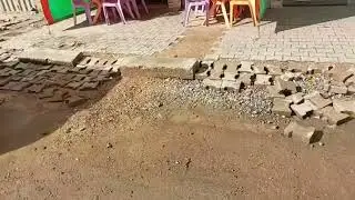 شارع الداخلة بسباتة كولو حفاري، حشومة! الناس تكرفسات والأشغال معطلة بزاف.