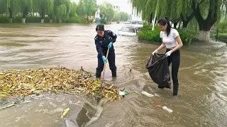 Cleaning Clogged Drains And Unblocking Sewer Pipes, Huge Whirlpools Form