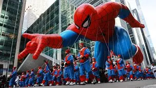 Crowds gather for New York&rsquo;s annual Thanksgiving Day Parade