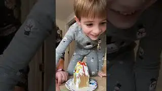 Elliot Finn&rsquo;s guide to decorating a gingerbread house 🎄