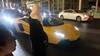 SUPERCARS VALET PARKING AT DUBAI MALL