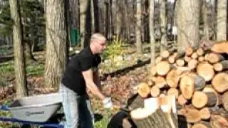 Super Slow Motion - Splitting Wood - Fiskars 28-Inch Splitting Axe