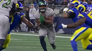 Walker is off to the races on TD rush!