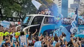 LLEGAN LOS JUGADORES AL OBELISCO | RACING CAMPEON SUDAMERICANA 2024 🏆