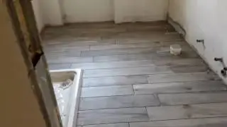 Posa in opera del GRES PORCELLANATO EFFETTO LEGNO