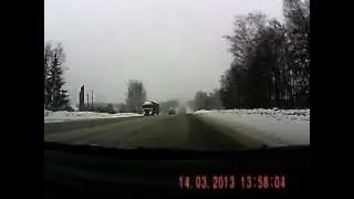 ДПС нарушает. Ст. 12.15. ч.1.