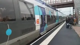 Train TER 852087 Rouen Rive-Droite Caen en gare de Lisieux