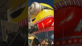 Universal Orlando Christmas Parade in 2 1/2 mins 🎄 #themepark #universalparks #christmasparade